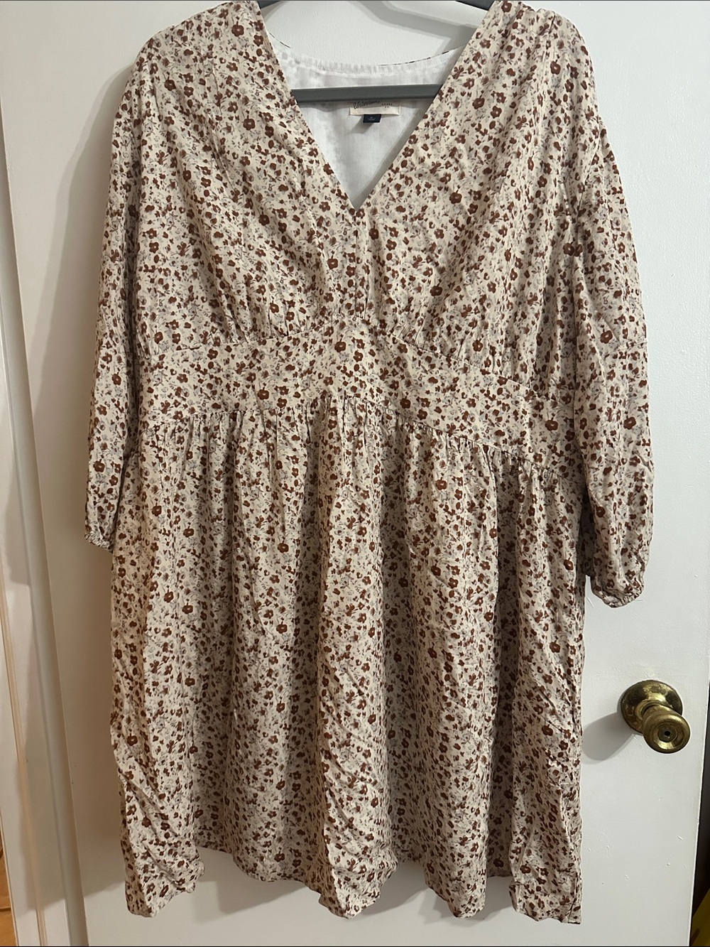 Universal Thread Cream Floral V-Neck Babydoll Dress
